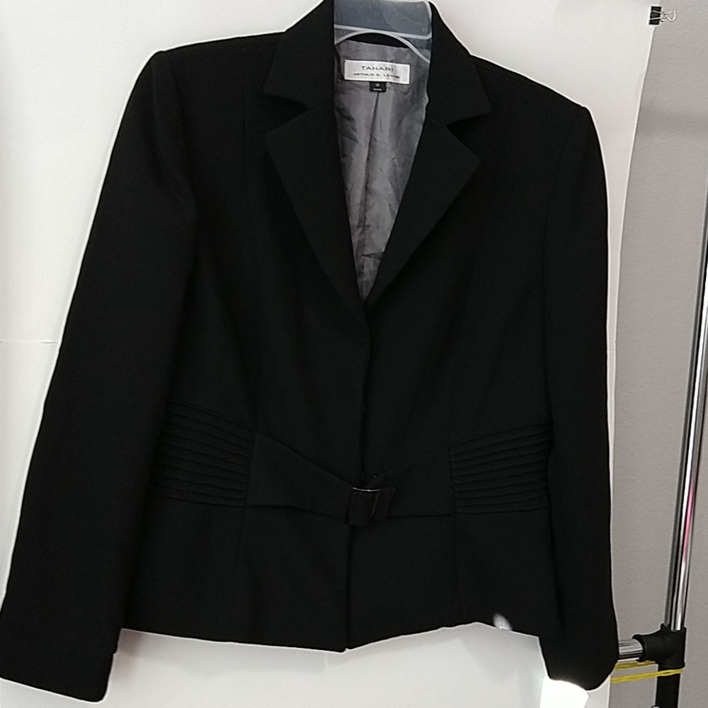 TAHARI black blazer size 14